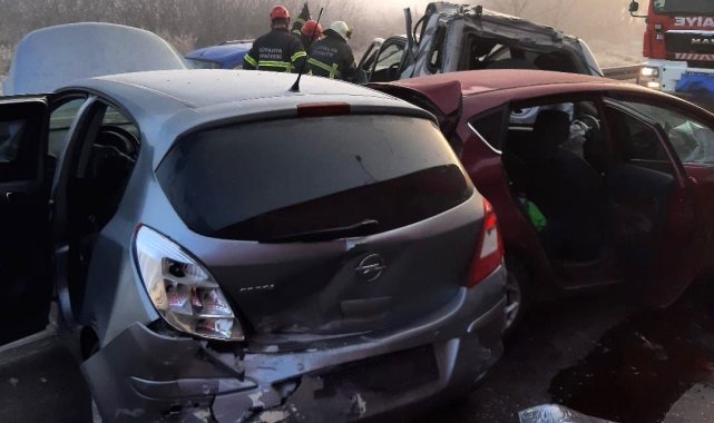 Kütahya'da 6 aracın karıştığı zincirleme trafik kazasında 2 kişi yaralandı