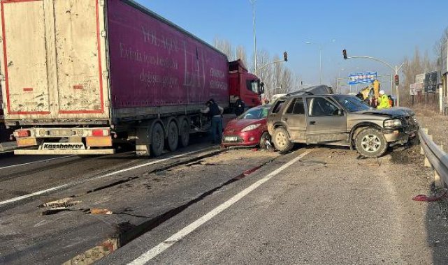 Kütahya'da 8 aracın karıştığı zincirleme kaza: 4 yaralı
