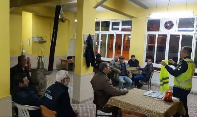 Kuyucak'ta traktör sürücülerine jandarmadan eğitim