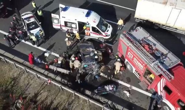 Kuzey Marmara Otoyolu'nda otomobil TIR'a çarptı: 6 yaralı-1