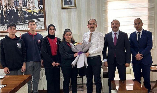 Lise Öğrencileri Kaymakam İpek'i ziyaret etti