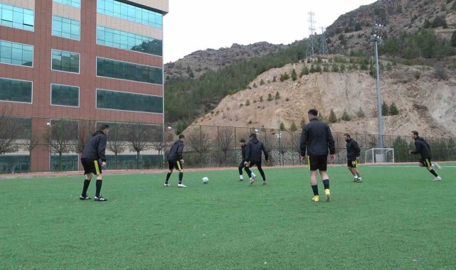 Mahalle takımı arkadaşları hayallerini gerçekleştirdi, kendi futbol kulüplerini kurdu