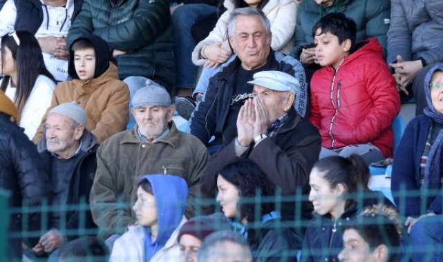 Maküspor'un en yaşlı taraftarları: Ömrümüz yettikçe statta olacağız