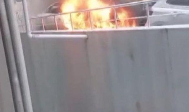 Maltepe'de park halindeki otomobil alev alev yandı