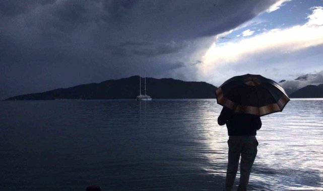 Marmaris'te sağanak yağışlı hava etkisini sürdürüyor