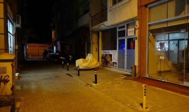 Masaj salonunda çalışan kadının yüzüne kezzap atıp kaçtı