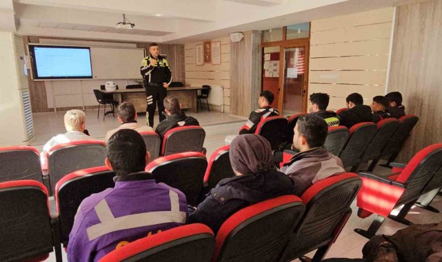 Nazilli'de motosiklet kullanıcılarına güvenli sürüş ve kask eğitimi veriliyor