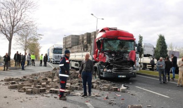 Nevşehir'de 3 aracın karıştığı zincirleme kaza; 2 yaralı