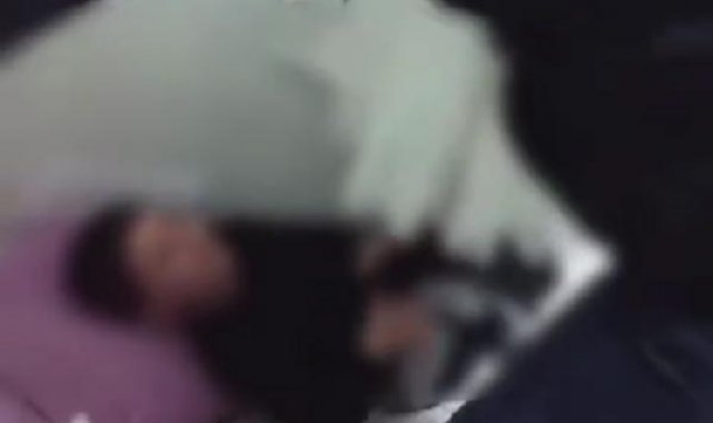 Oğlunu kemerle dövdü