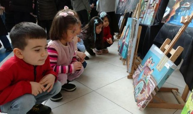 Öğrencilerin tabloları, Filistinlilere destek için satışta