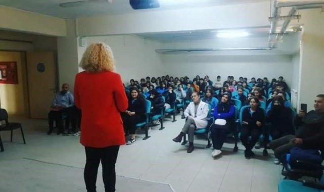 Öğrencilerle sosyal medya kullanımı ve mahremiyet söyleşisi