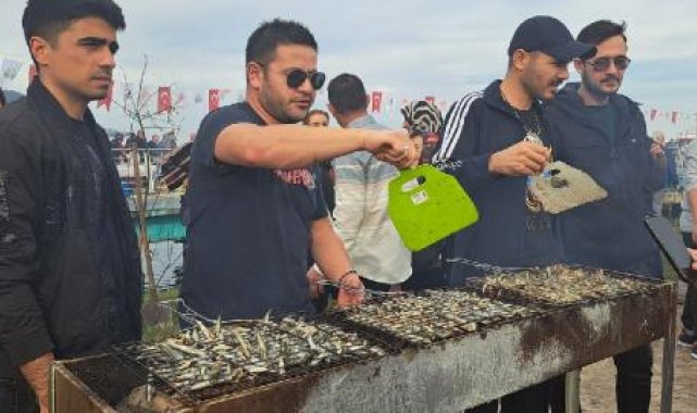 Ordu'da Hamsi Festivali; 7 ton pişirilip ikram edildi