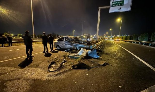 Otomobil bariyerlere çarptı: 1 ölü, 1 yaralı