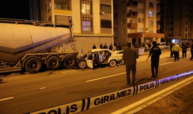 Otomobil, park halindeki tankere çarptı: 1 ölü, 4 yaralı