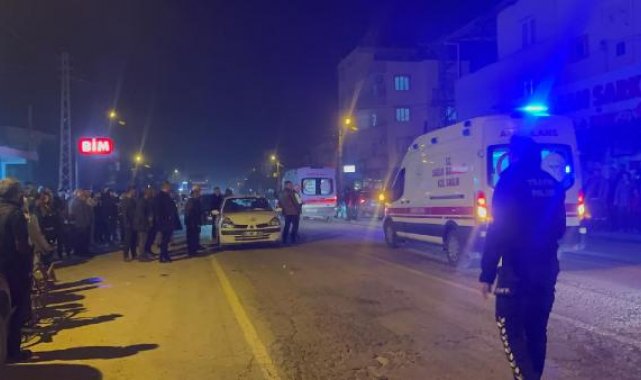 Otomobilin çarptığı 3 yaya yaralandı; kaza kamerada