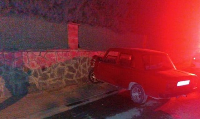Otomobiliyle istinat duvarına çarpan alkollü sürücü, yaralı halde 1.5 kilometre yürüdü