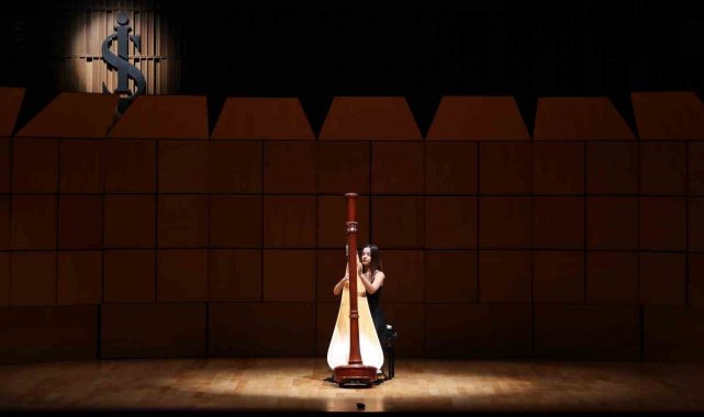 Parlayan Yıldızlar İş Sanat sahnesinde