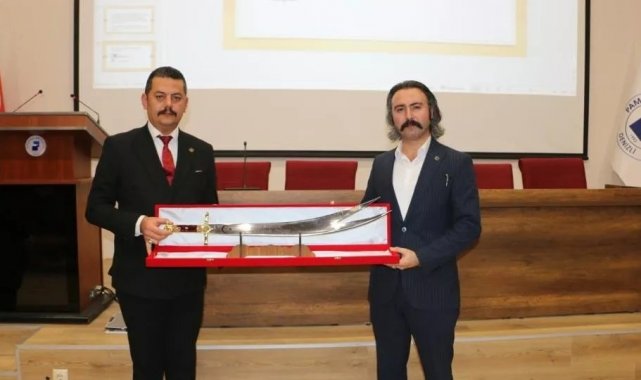 PAÜ'de 'Kendi ufkumuzla toplumsal rollerimiz' konulu konferans düzenlendi