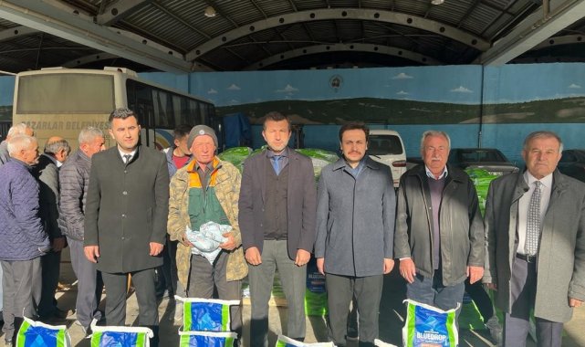 Pazarlar'da 350 çiftçiye 3 bin 750 kilo bordo bulamacı dağıtıldı
