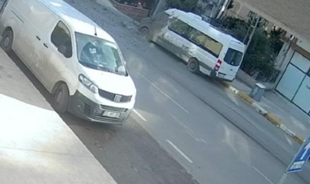 Pendik'te hafriyat kamyonu beton saçtı, araçlar zarar gördü