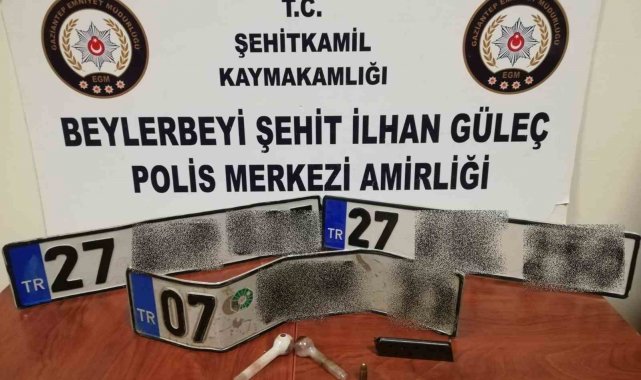 Plaka hırsızları kıskıvrak yakalandı