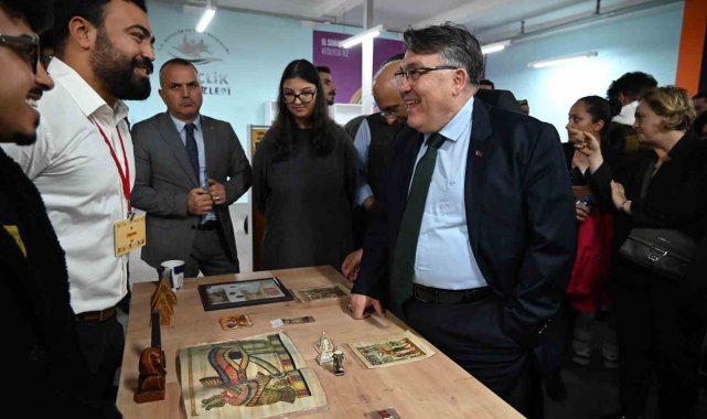 Rektör Özölçer, kültür buluşmalarında Mısırlı öğrencilerle buluştu