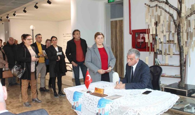 Şair Çelik, iki şiir kitabını okuyucu ile buluşturdu