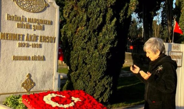 Şair Mehmet Akif Ersoy mezarı başında anıldı