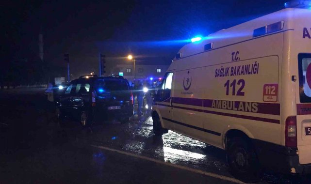 Sakarya'da tır ile hafif ticari araç çarpıştı: 2 yaralı