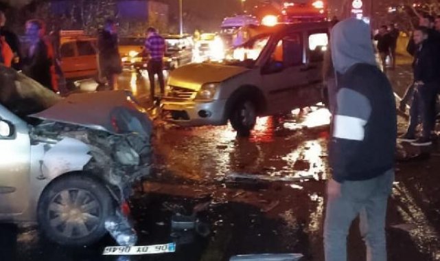 Sakarya'da zincirleme kaza kamerada: 4 yaralı