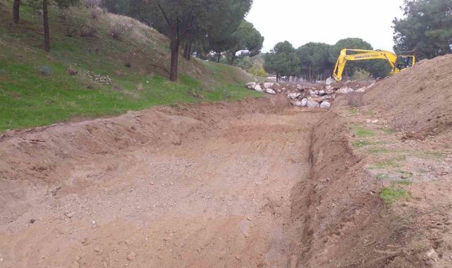 Salihli'de 2 kilometrelik dere temizlendi