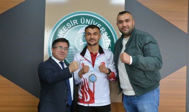 Şampiyondan, Rektör Oğurlu'ya ziyaret