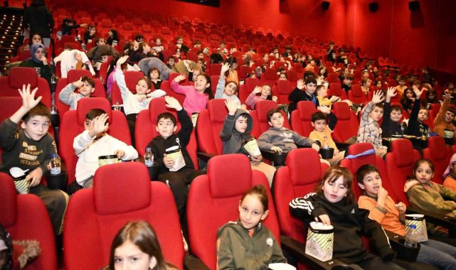 Samsun'da bin öğrenci ilk kez sinemada film izledi