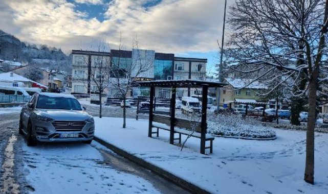 Samsun'da kar yağışı; kayak merkezinde kar kalınlığı 20 santim