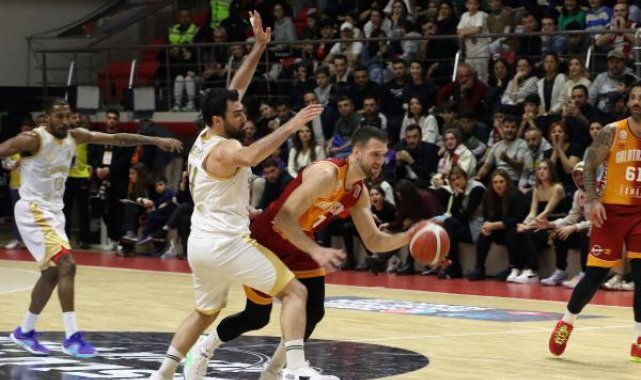 Samsunspor - Galatasaray: 70 - 72