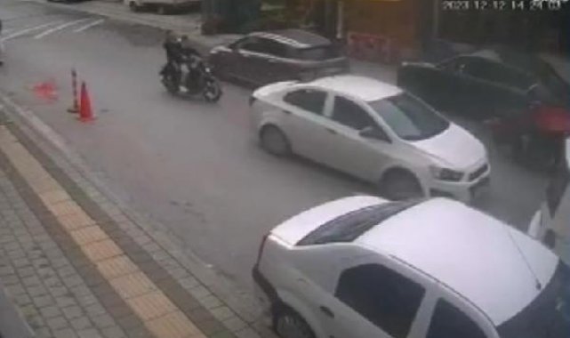 Sarıyer'de motosikletli saldırganlar otomobile kurşun yağdırdı