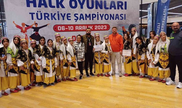 Seyhan'ın halk oyunları ekibi Türkiye 3'üncüsü oldu