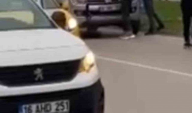 Seyir halindeki araç alev aldı
