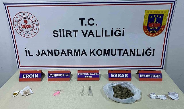 Siirt'te yol kontrolü sırasında uyuşturucu bulundu: 3 gözaltı