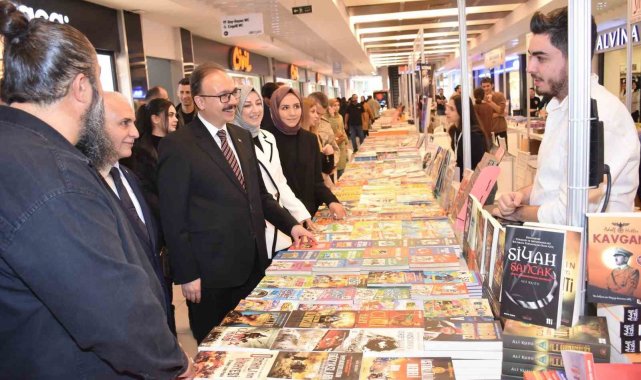 Siirtli vatandaşlardan Vali Kızılkaya'ya kitap fuarı için teşekkür