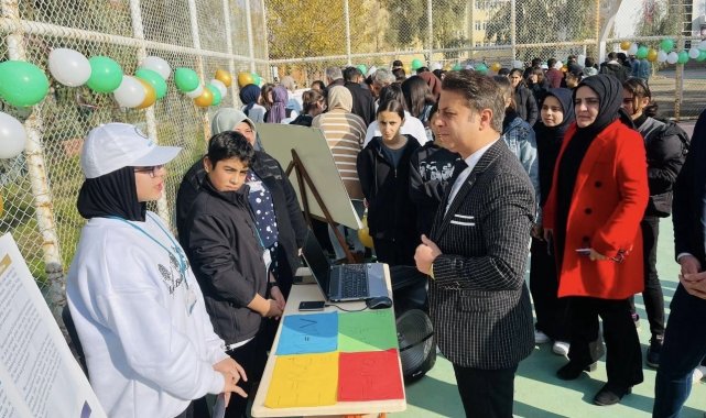 Silopi'de öğrenciler projelerini bilim şenliğinde sergiledi