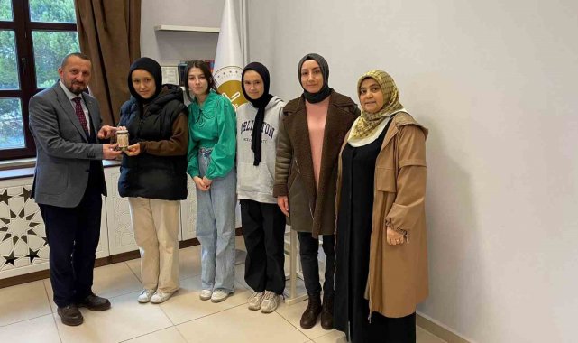 Simav Kız İmam Hatip Lisesi öğrencileri Filistin için yardım topladı