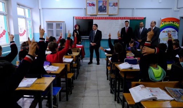 Şırnak Valisi Atay, Uludere'de okulları gezdi