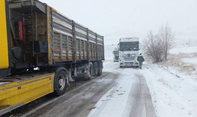 Sivas'ta kar; ulaşım aksadı