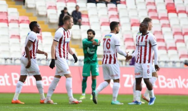 Sivasspor kupada bir üst tura yükseldi