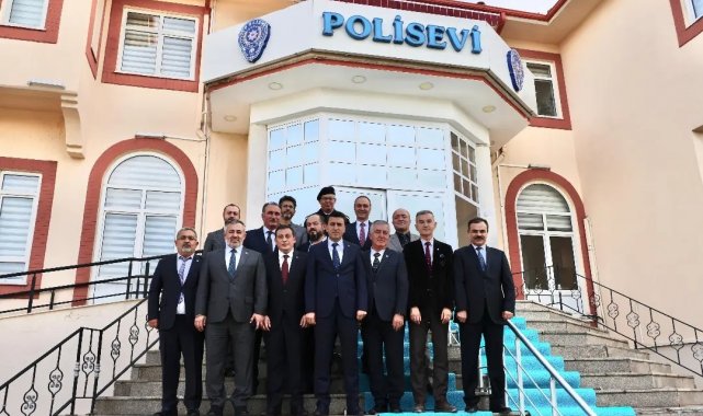 Siyasi parti il başkanlarına inancı tam