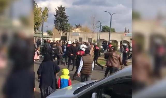 Sokak düğününde gürültü ihbarına giden polisle gerginliğe 3 gözaltı
