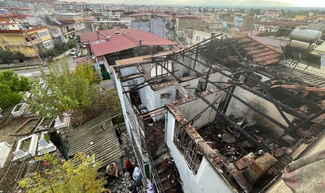 Söke'deki yangında bir ev tamamen kül oldu