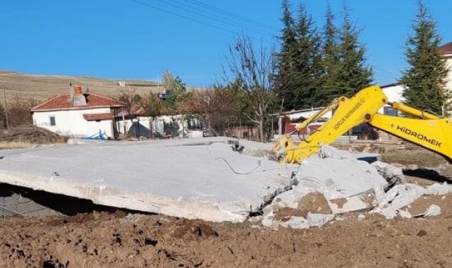 Sorgun'da kaçak yapı ekiplerce yıkıldı