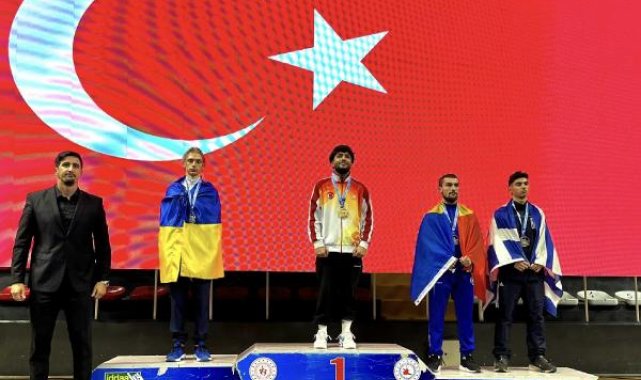Sporcular, Wushu Kung-fu Avrupa Şampiyonası'ndan madalya ile döndü